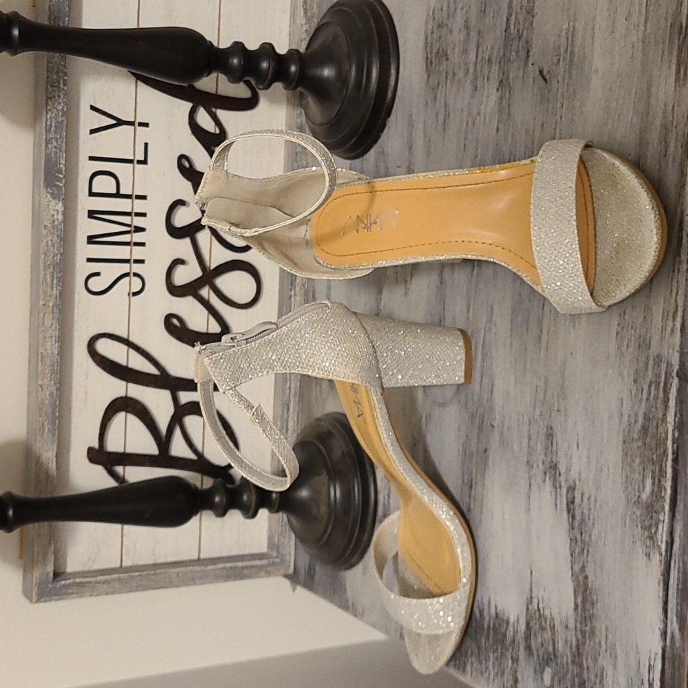 Silver sparkley heel. Size 8.5 Anna Brand.